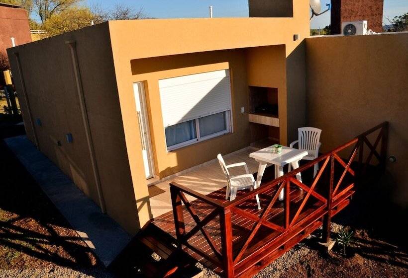 小室, Arroyo Suite House