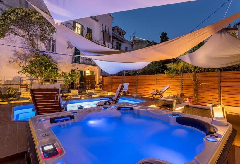 Номер Deluxe с Балконом, Evala Luxury Rooms With Pool And Garden