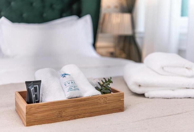 Номер Стандарт с Террасой, Evala Luxury Rooms With Pool And Garden