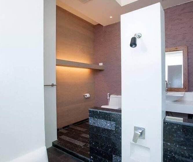 سوییت سوپریور, O Bay Design Hotel Prachuap