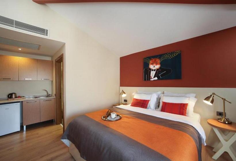 Deluxe Room, The Fox