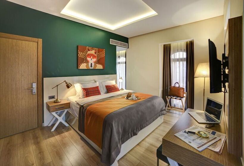 Deluxe Room, The Fox
