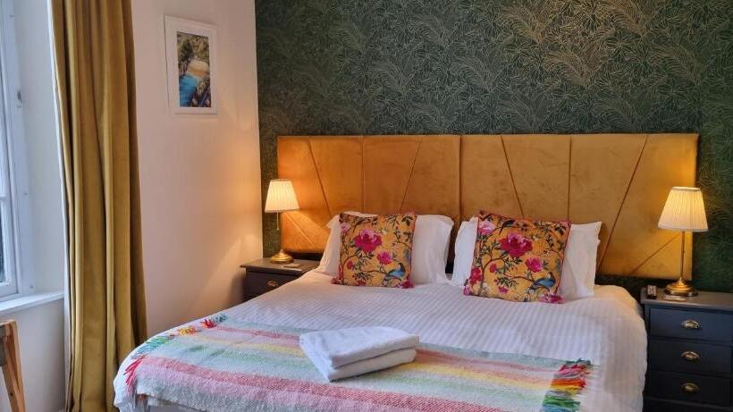 Номер Стандарт Вид на Море, Laston House