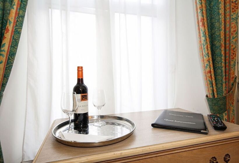 Номер Стандарт Трехместный, Kingswaypark Hotel At Park Avenue