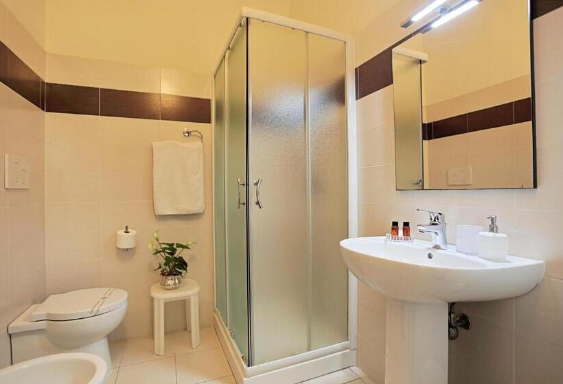 اتاق استاندارد با چشم‌انداز باغ, Il Castello Guest House