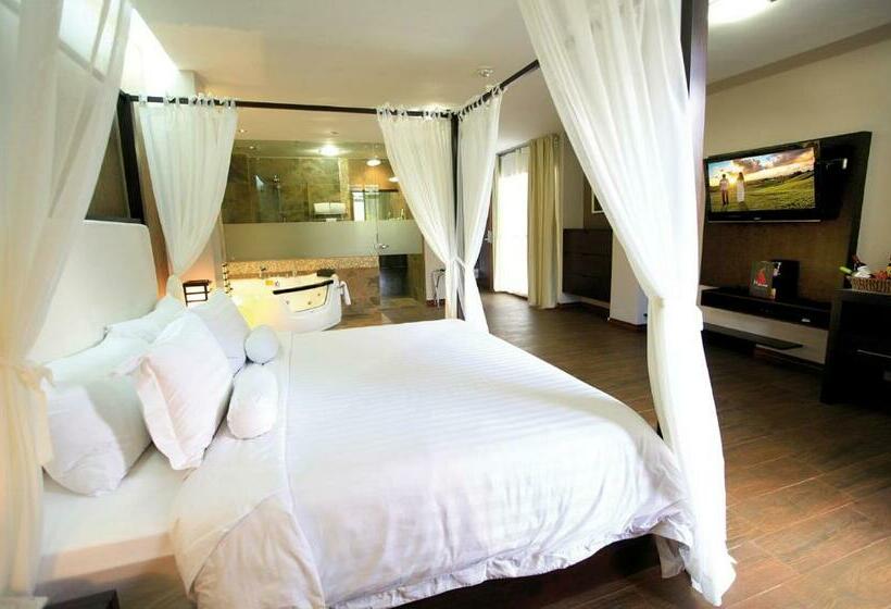 جناح جونيور, Arhaná Hosteria & Resort