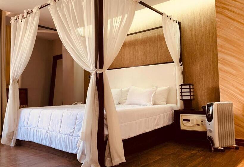 جناح جونيور, Arhaná Hosteria & Resort