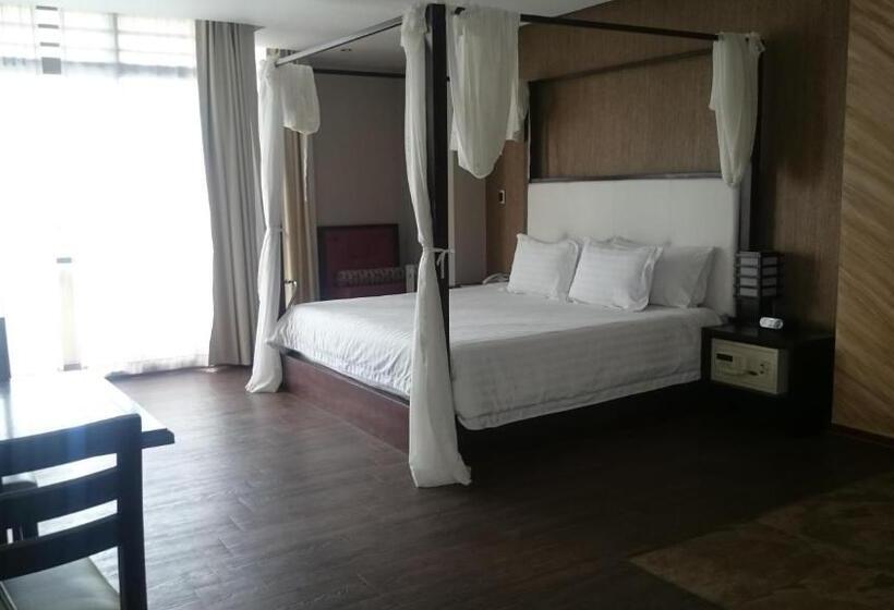 جناح, Arhaná Hosteria & Resort