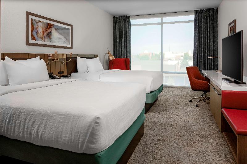 Номер Стандарт Вид на Бассейн, Hilton Garden Inn Chandler Downtown