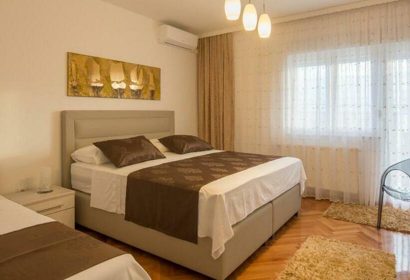 سوییت با چشم‌انداز دریا, Villa Mandalinic