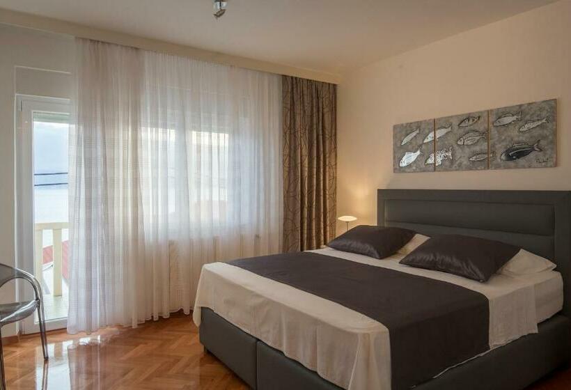 سوییت با چشم‌انداز دریا, Villa Mandalinic
