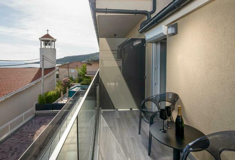 سوییت با چشم‌انداز دریا, Villa Mandalinic