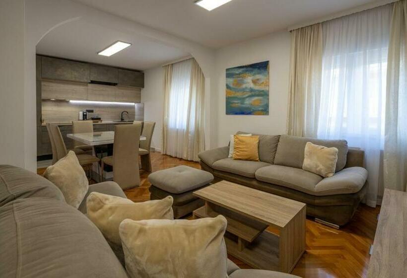 سوییت با چشم‌انداز دریا, Villa Mandalinic
