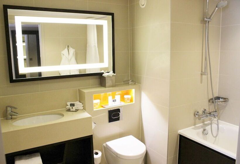 Полулюкс, Doubletree By Hilton  London  Ealing