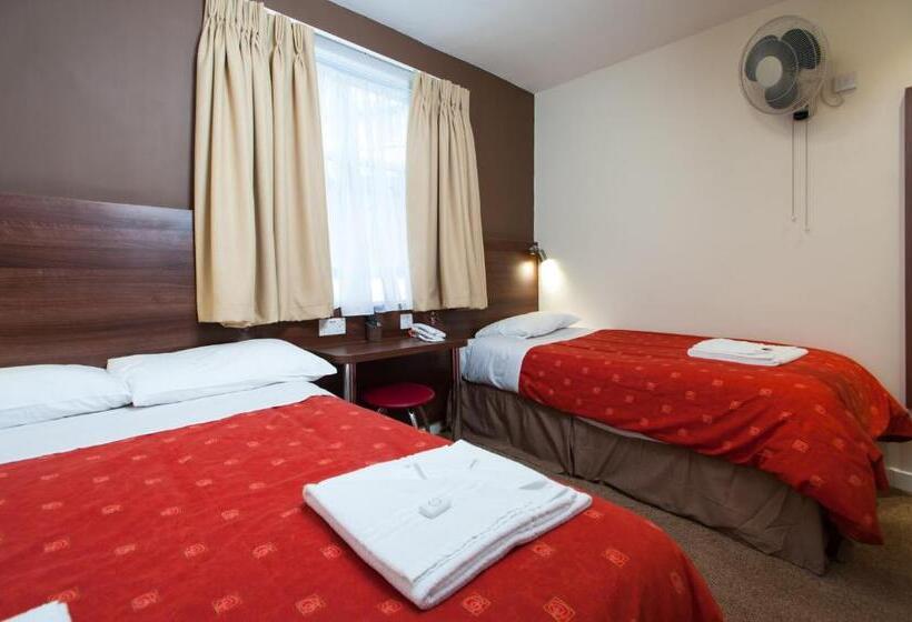 标准三人间, Marble Arch Inn