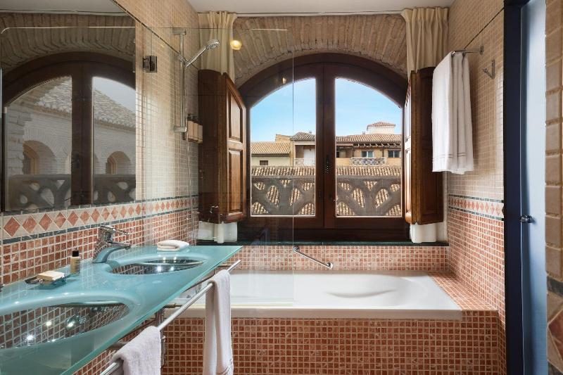 اتاق سوپریور با تخت بزرگ, Palacio De Santa Paula, Autograph Collection