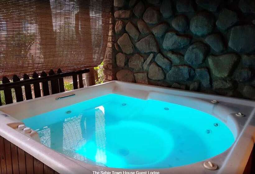 Deluxe люкс с видом, The Sabie Town House Guest Lodge