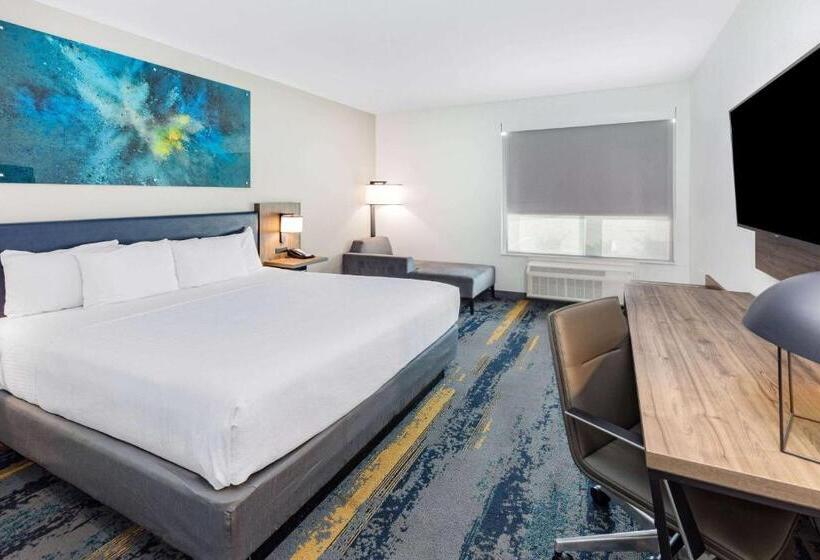 اتاق استاندارد با تخت بزرگ برای معلولان, La Quinta Inn & Suites By Wyndham Texas City I 45