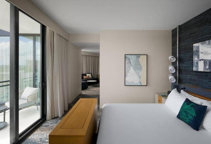 주니어 스위트 킹사이즈 침대, Luminary Hotel & Co., Autograph Collection