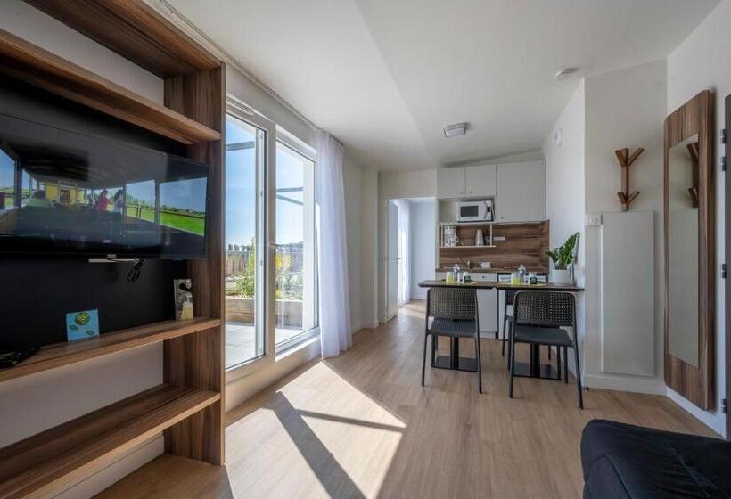 2 Bedroom Premium Apartment, Athome Residence Et Spa