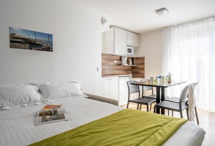 2-Bedroom Classic Apartment, Athome Residence Et Spa