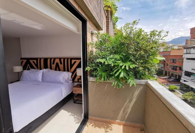 Люкс с Балконом, Origen Local Suites