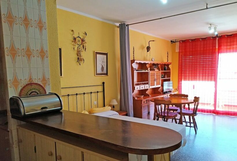 スタンダードスタジオ, Apartamentos Voramar 3000