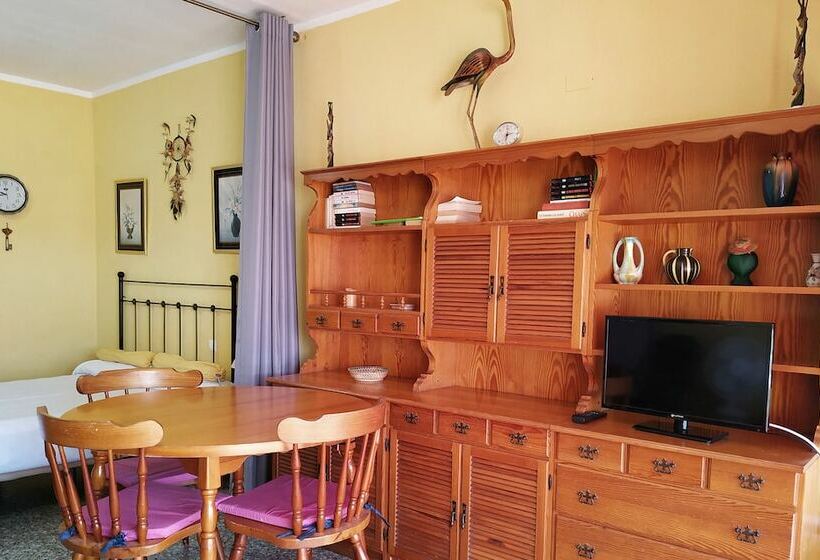 スタンダードスタジオ, Apartamentos Voramar 3000