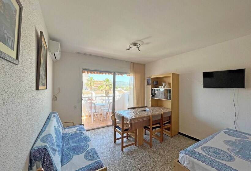 スタンダードスタジオ, Apartamentos Voramar 3000