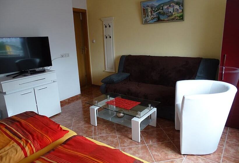 Апартаменты 1 Спальня, Gästezimmer & Ferienwohnung Berge