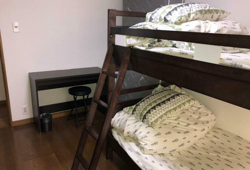 חדר משפחתי חדר אמבטיה משותף, Happycloset&wasamonhostel