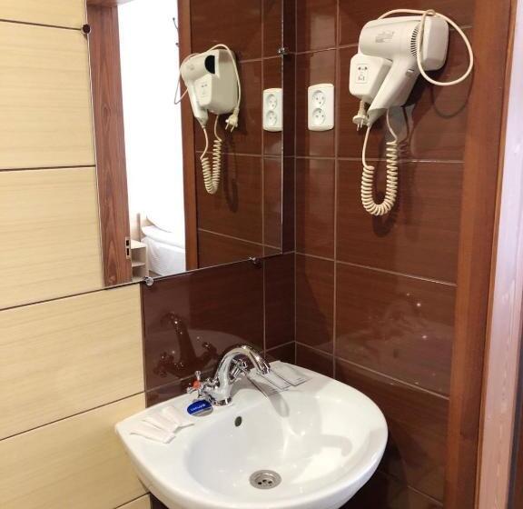 اتاق استاندارد سه نفره, Kontinent