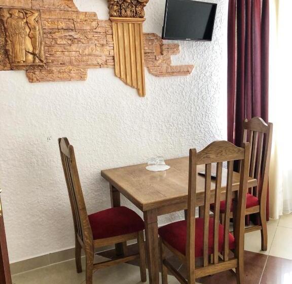 اتاق استاندارد سه نفره, Kontinent