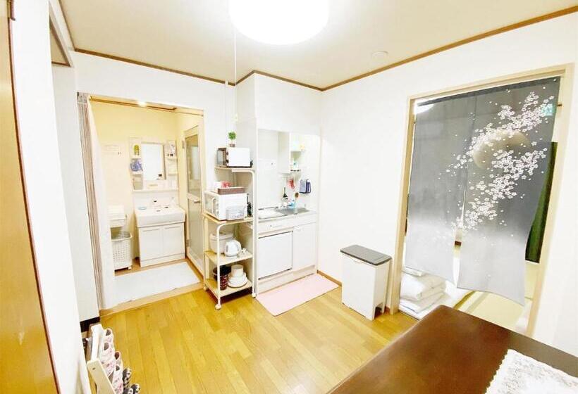 Номер Стандарт, Petithotel017全室ミニキッチン付きファミリルーム 飲食街中心 阿波踊り会館7分 文理 徳島大学 アスティとくしま車8分