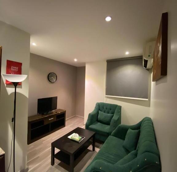 Economy Triple Room, Desert Rose