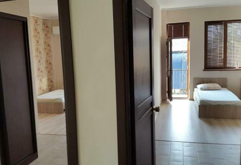 اتاق استاندارد با چشم‌انداز دریا, Private House