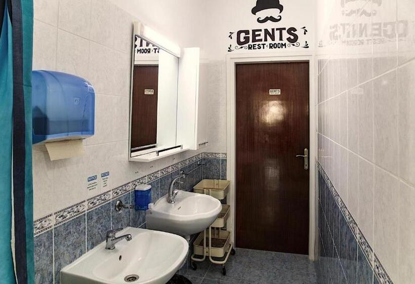 Economy Triple Room, Enter Hostel