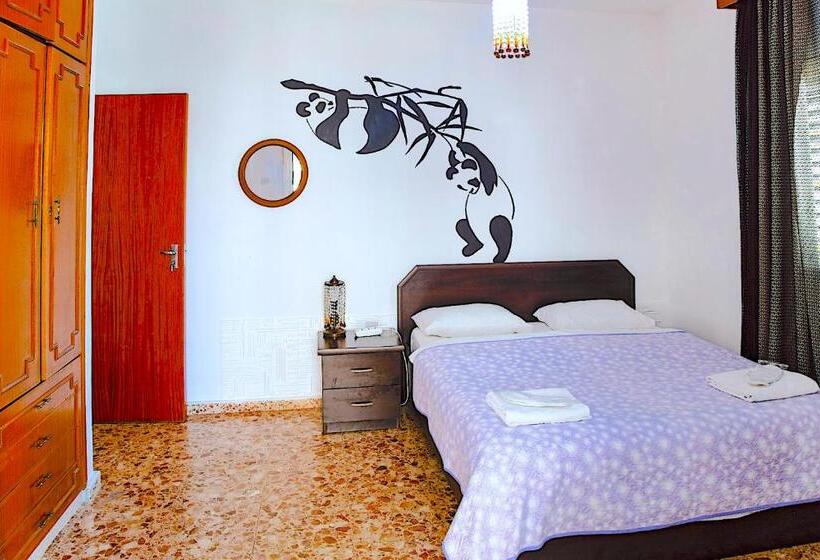 Economy Triple Room, Enter Hostel