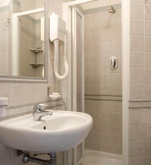 اتاق استاندارد یک نفره, Albergo Chiusarelli