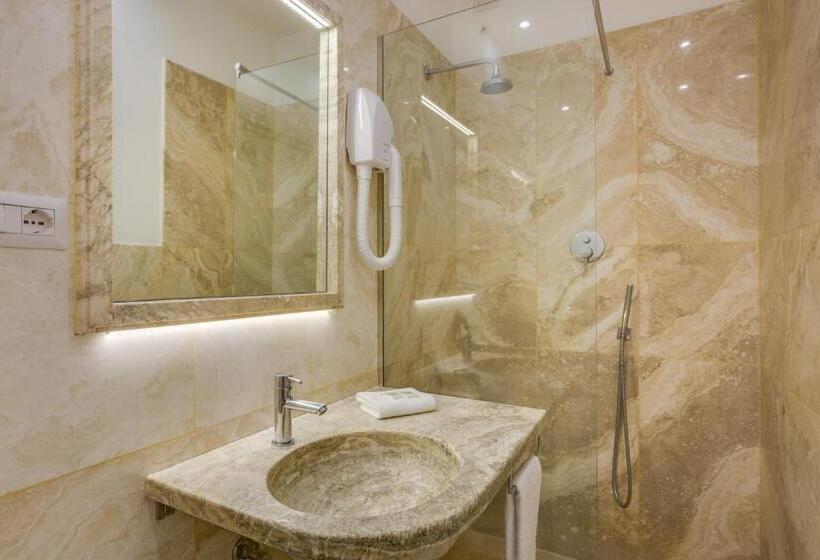 اتاق استاندارد با بالکن, Albergo Chiusarelli