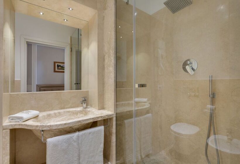 اتاق استاندارد چهار تخته, Albergo Chiusarelli