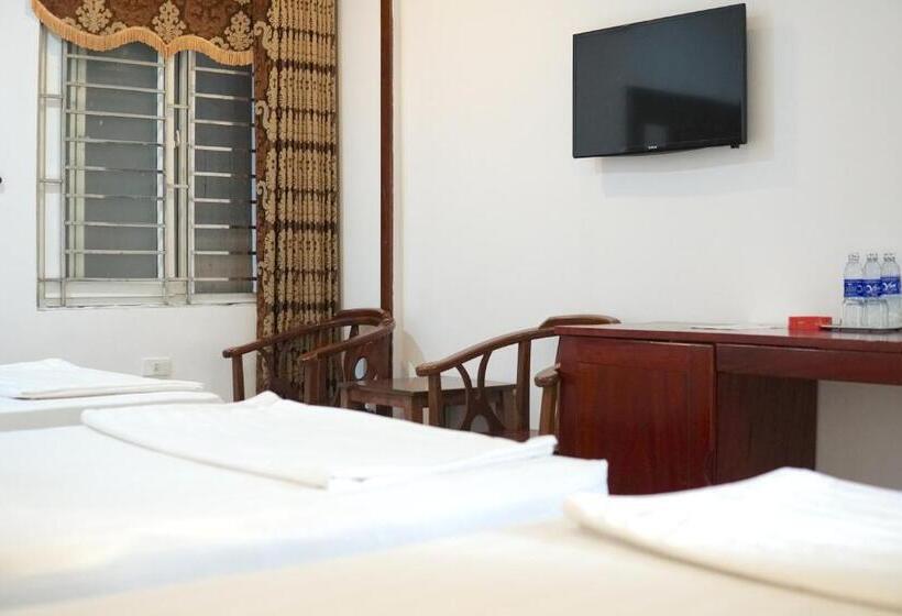 اتاق ساده سه‌ نفره, Hoang Ngan 1 Hotel   Tp. Vinh
