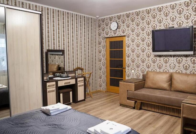 اتاق استاندارد چهارنفره با سرویس بهداشتی مشترک, Art House Hostel