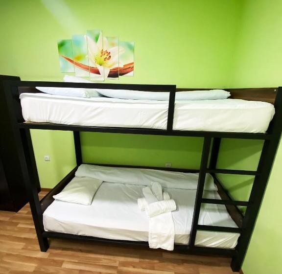 اتاق کلاسیک چهارنفره, Domino Yerevan Hostel