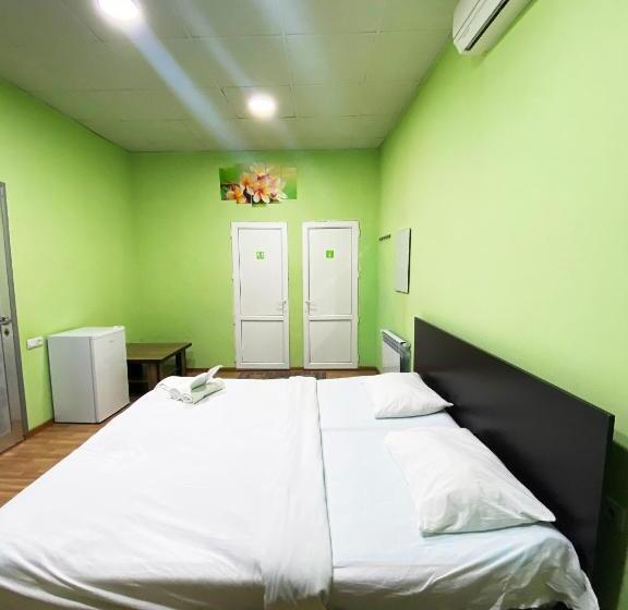 اتاق کلاسیک چهارنفره, Domino Yerevan Hostel