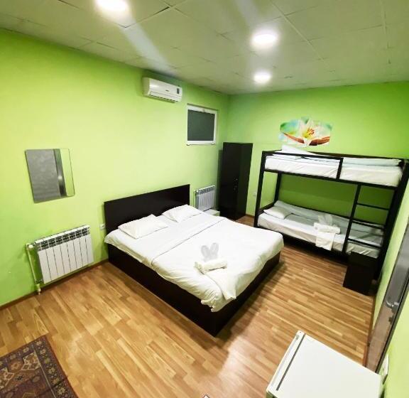 اتاق کلاسیک چهارنفره, Domino Yerevan Hostel