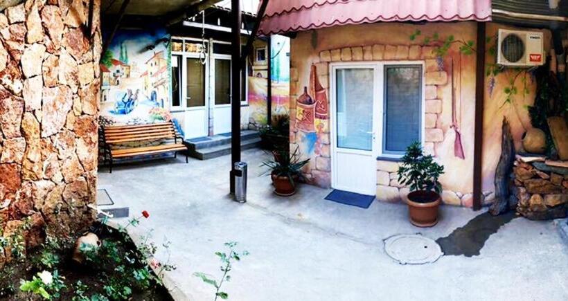 اتاق استاندارد با 2 تخت دوبل, Domino Yerevan Hostel