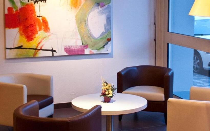 Номер Стандарт Трехместный, Brit Hotel Confort Le Limouzi Tulle