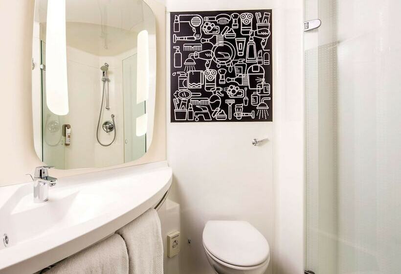 Номер Стандарт, Ibis London Wembley