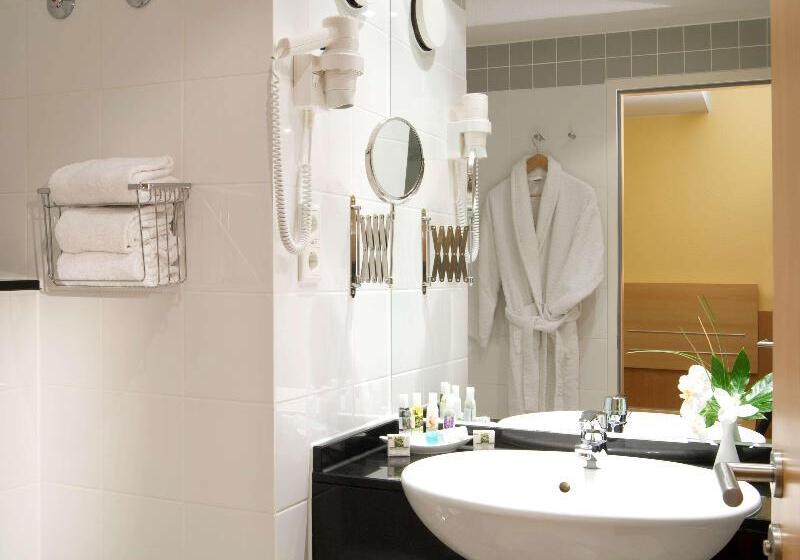 带大床的高级房间, Mercure Hotel Schweinfurt Maininsel